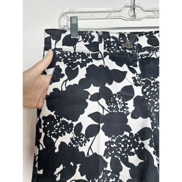The Limited Black & White Print Tailored Shorts Size 6 Floral Pockets - Picture 3 of 7